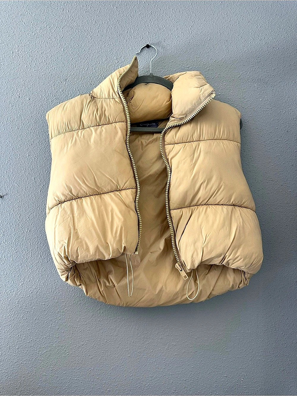 FUNLOTH Puffer Vest in Yellow Size Medium Like New